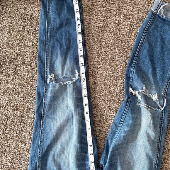 Abercrombie and Fitch Distressed Mid Rise Cropped Jeans size 00 w24 - Picture 6 of 6